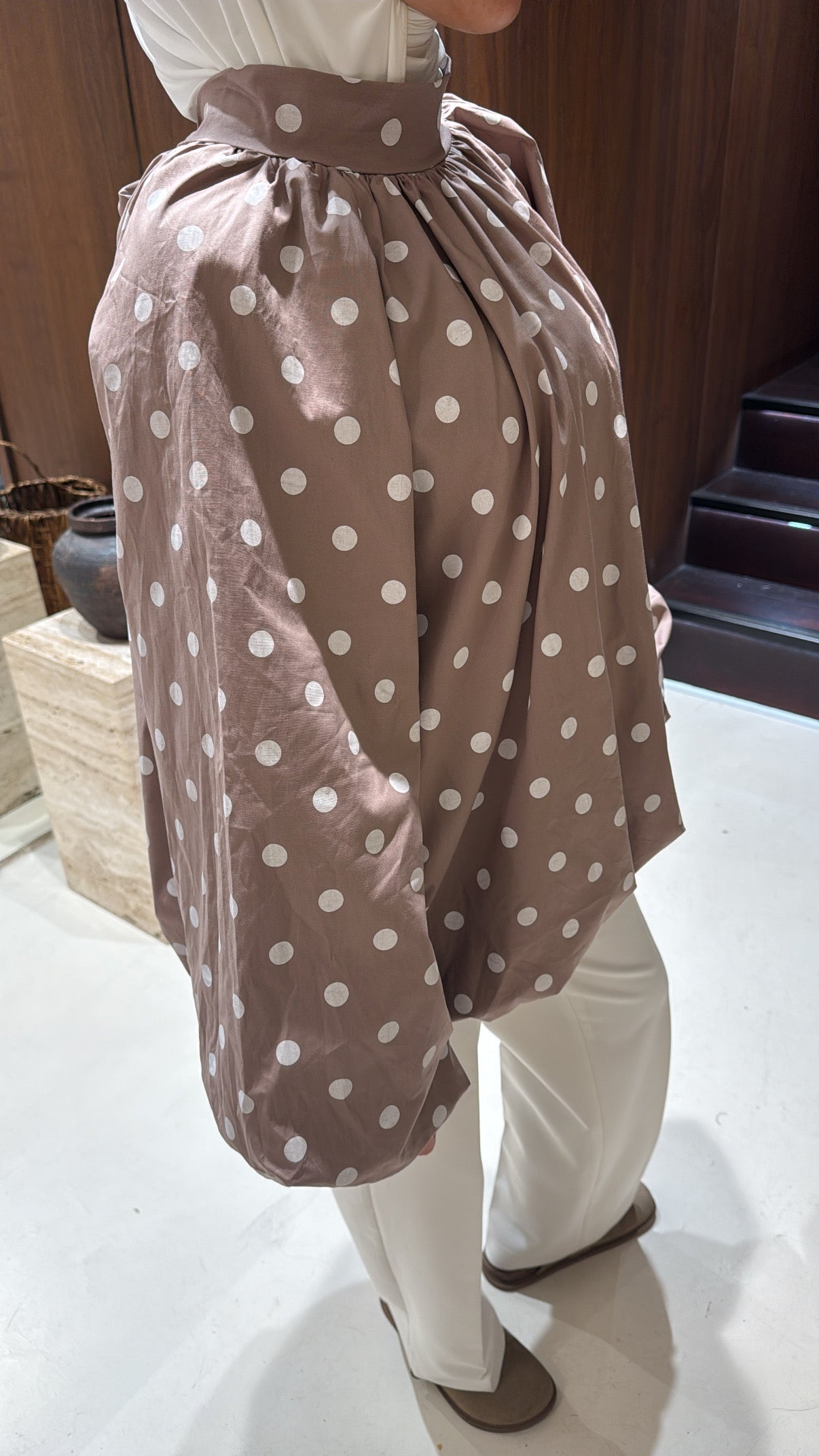 Blouse à pois taupe