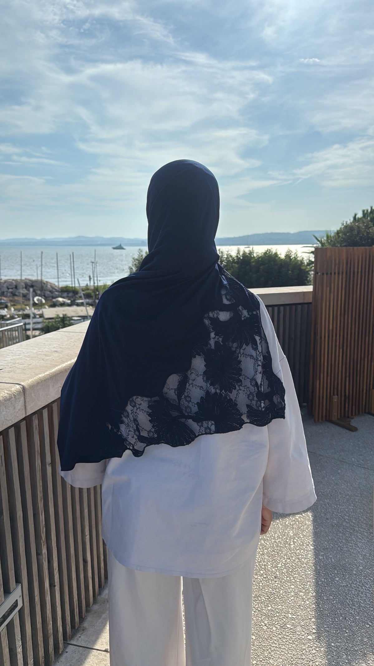 Hijab dentelle bleu marine