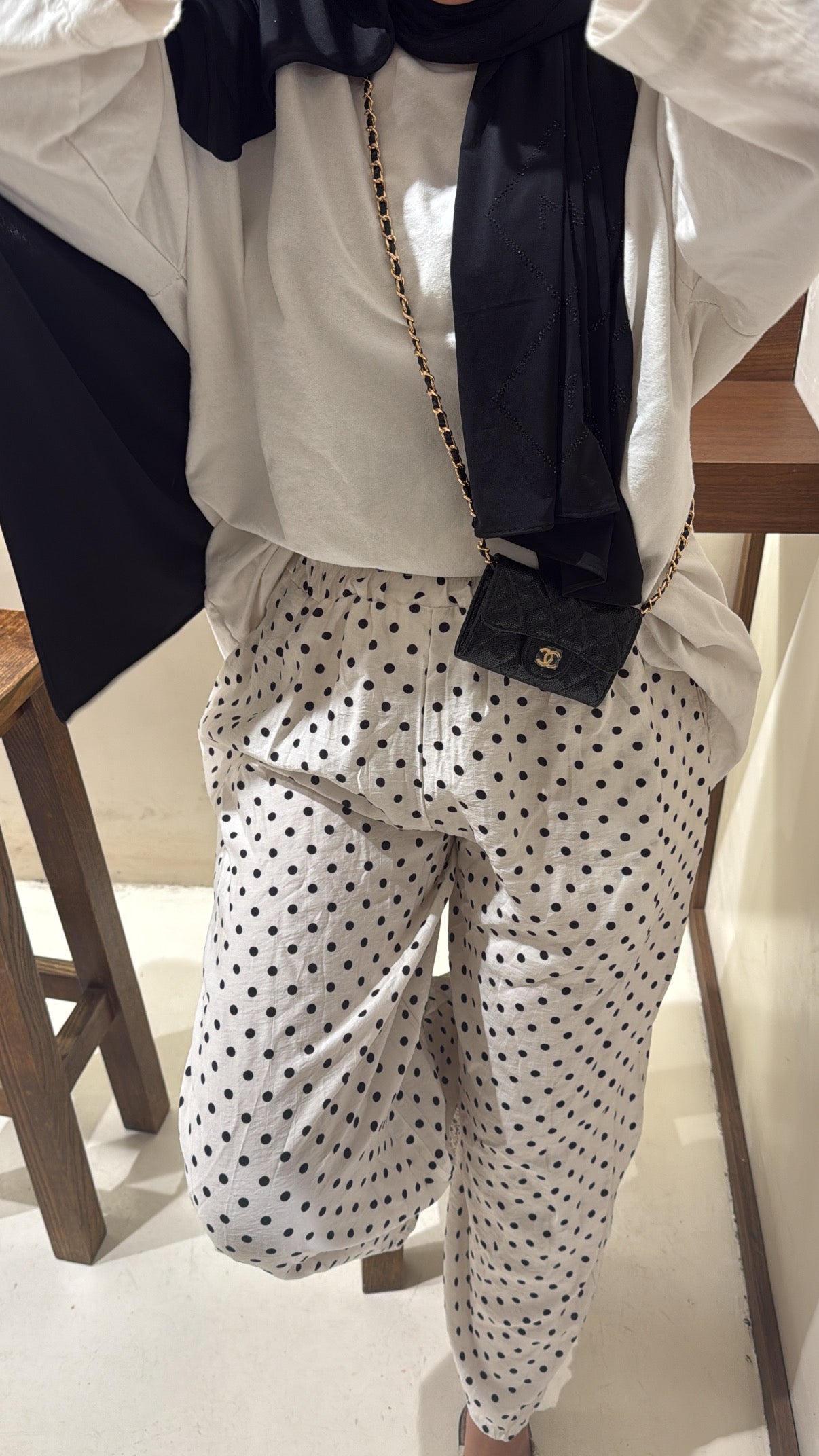 Pantalon blanc 3/4 à pois
