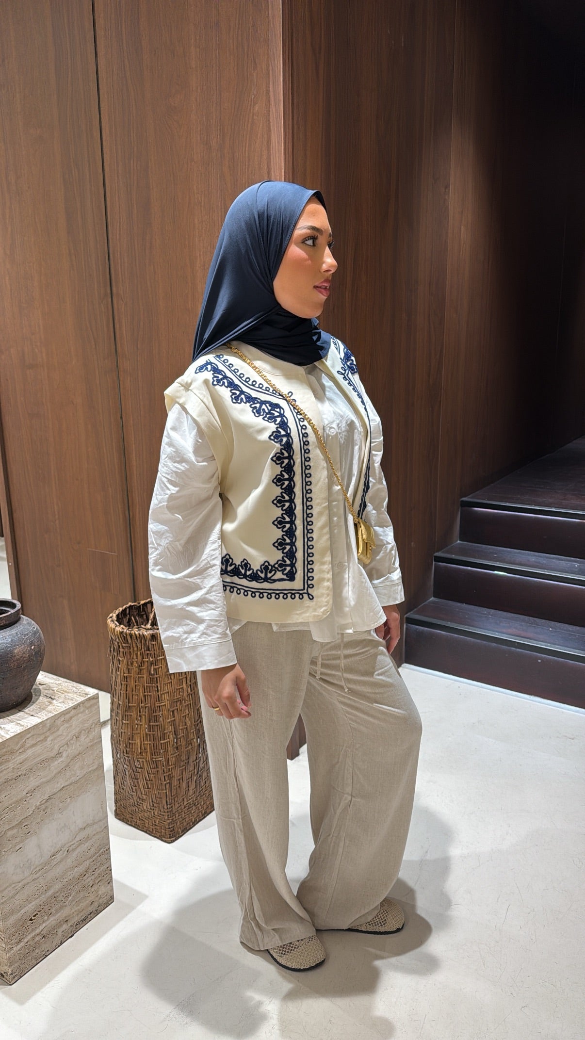 Gilet brodé crème et bleu