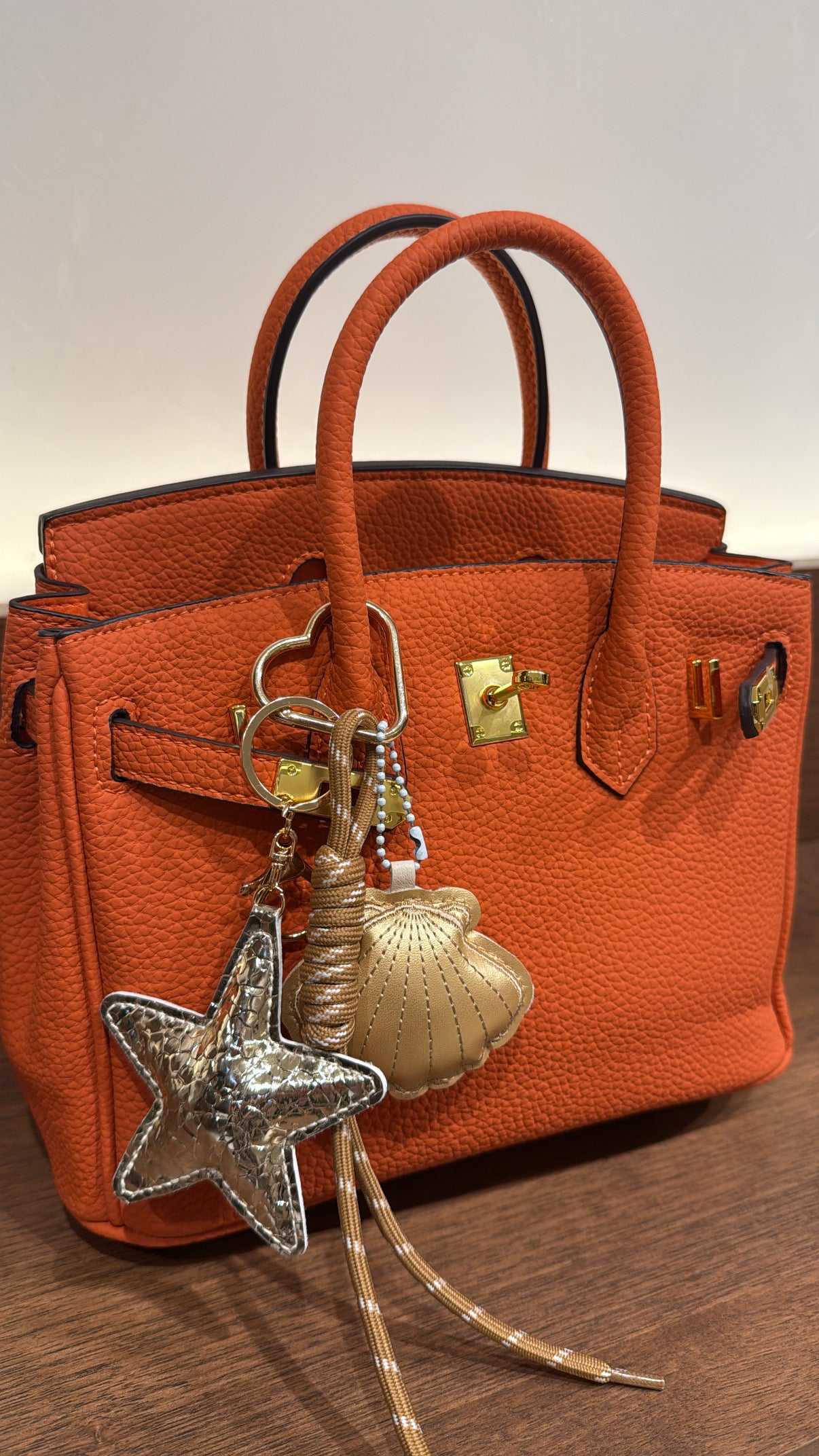 Charm de sac doré