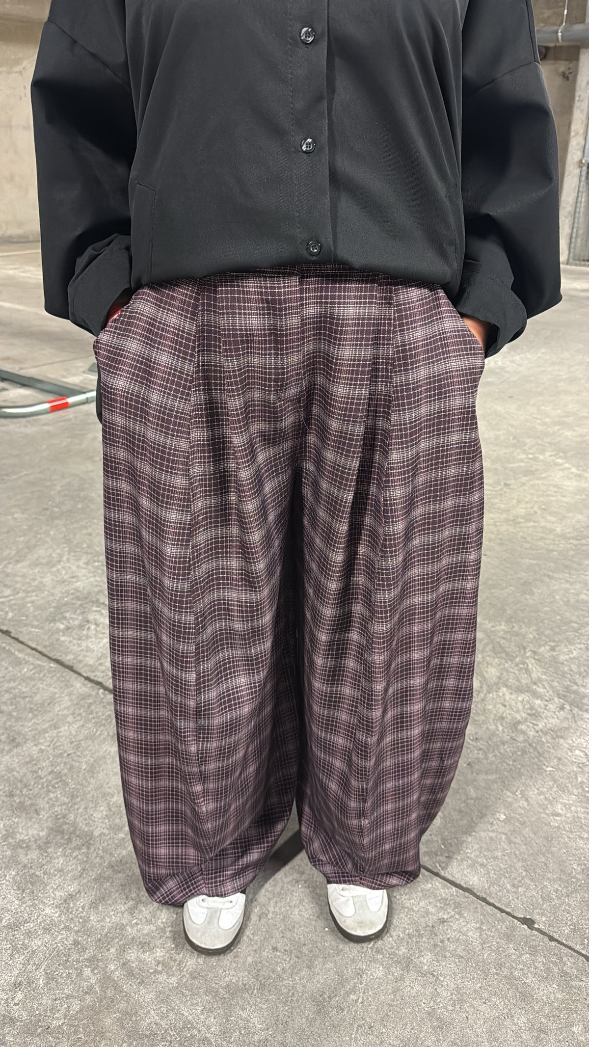 Pantalon bordeaux à carreaux