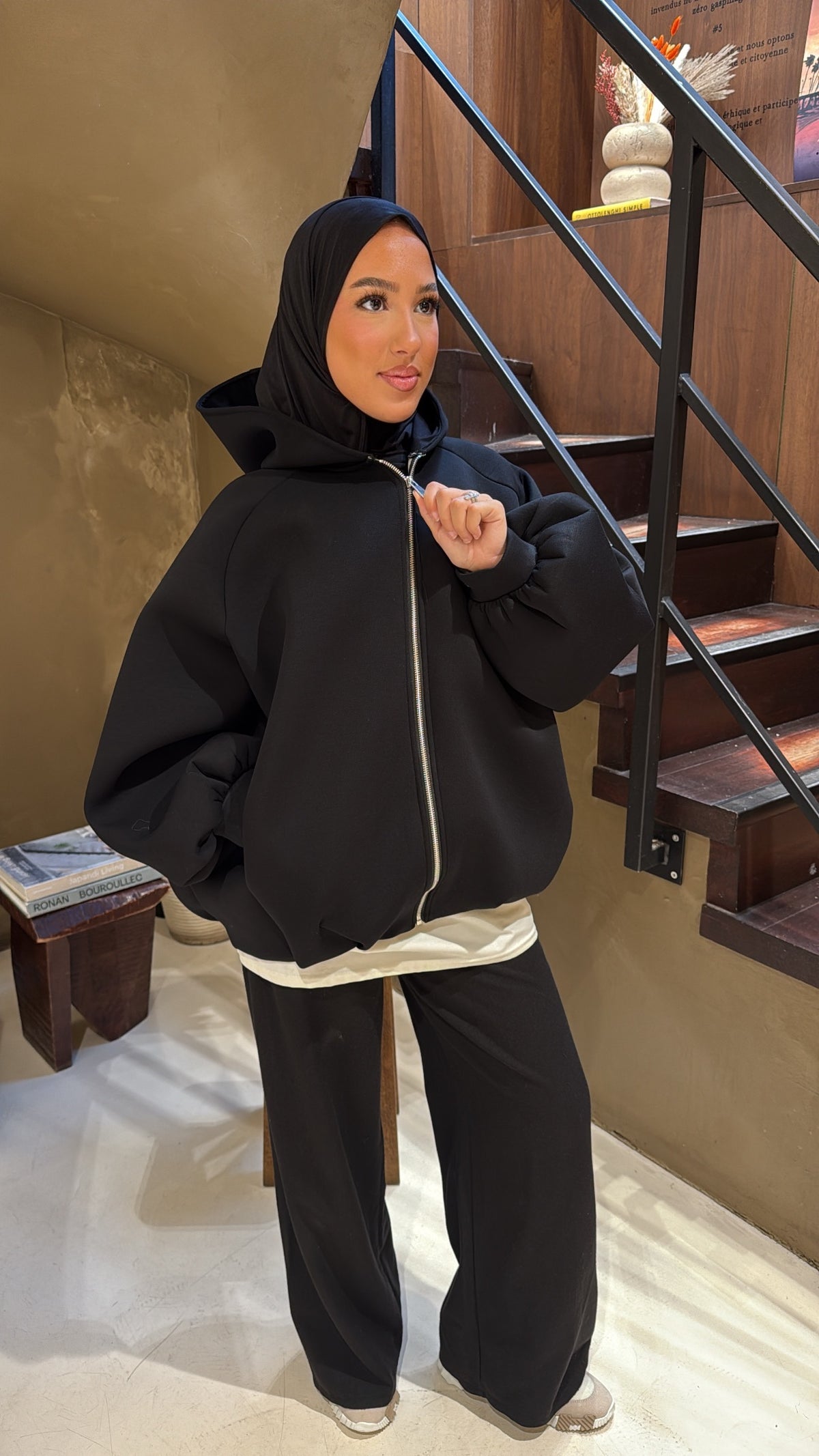 Veste à capuche noire