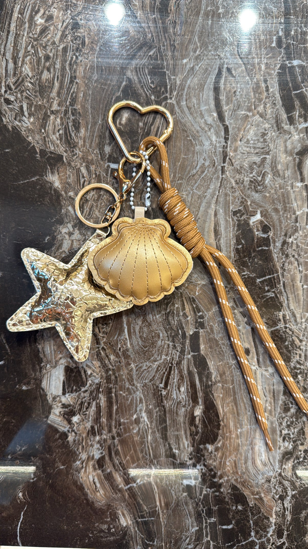 Charm de sac doré