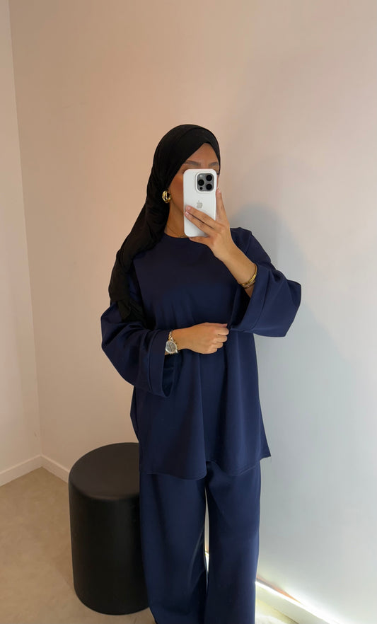 Ensemble bleu marine